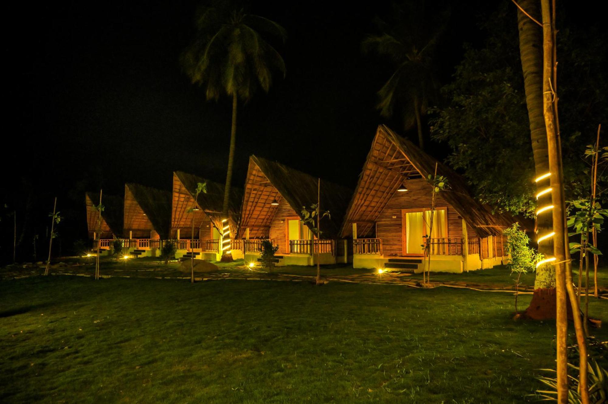 Tamarind Tree Way Side Amenities Hotel ฮอสเปต ภายนอก รูปภาพ